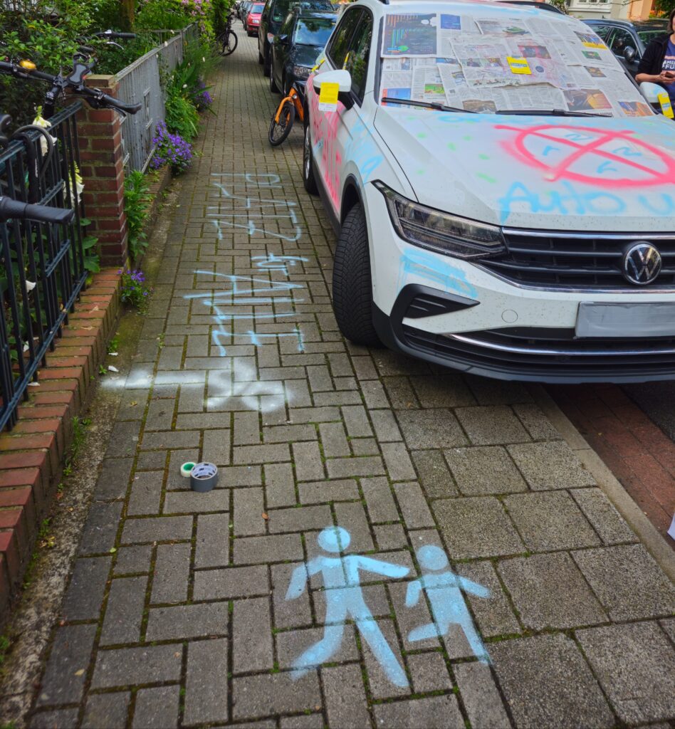 Bremer Aktion ‚Freie Wege für Alle statt Parkplätze!‘ setzt starkes Zeichen gegen illegales Parken 1