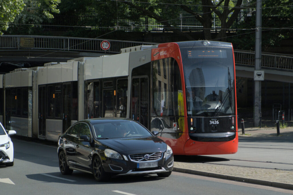 Mobilitätsarmut in Bremen – ein ungleiches Spiel 1 Mobilitätsarmut in Bremen – ein ungleiches Spiel 1